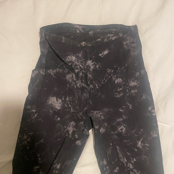 Black lululemon wonder under leggings size 6 - Picture 4 of 5